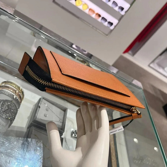 Marc Jacobs The Grind Leather Cosmetic Bag-S202L01PF22-240 - Picture 2 of 11